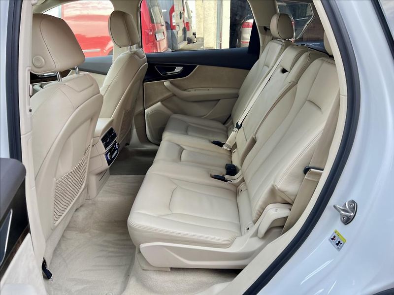 Audi Q7 3,0 TDi  MATRIX  VZDUCH  200kW - fotka 14 z 54