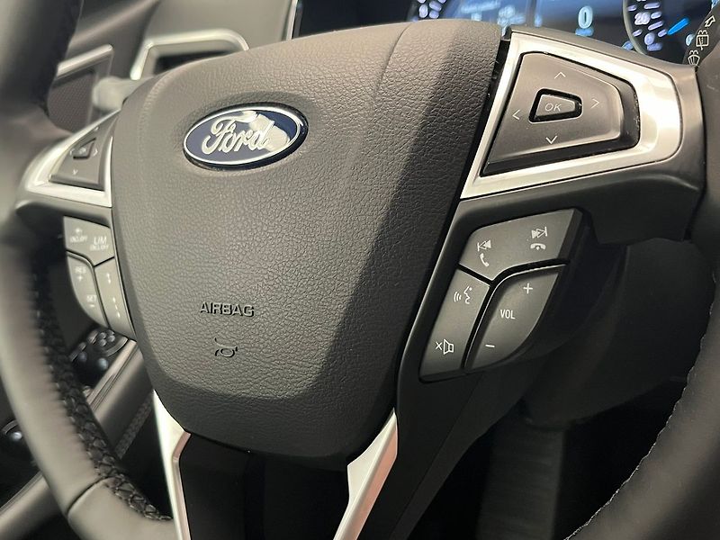 Ford S-MAX 2,5 HEV Titanium 7míst - fotka 11 z 70