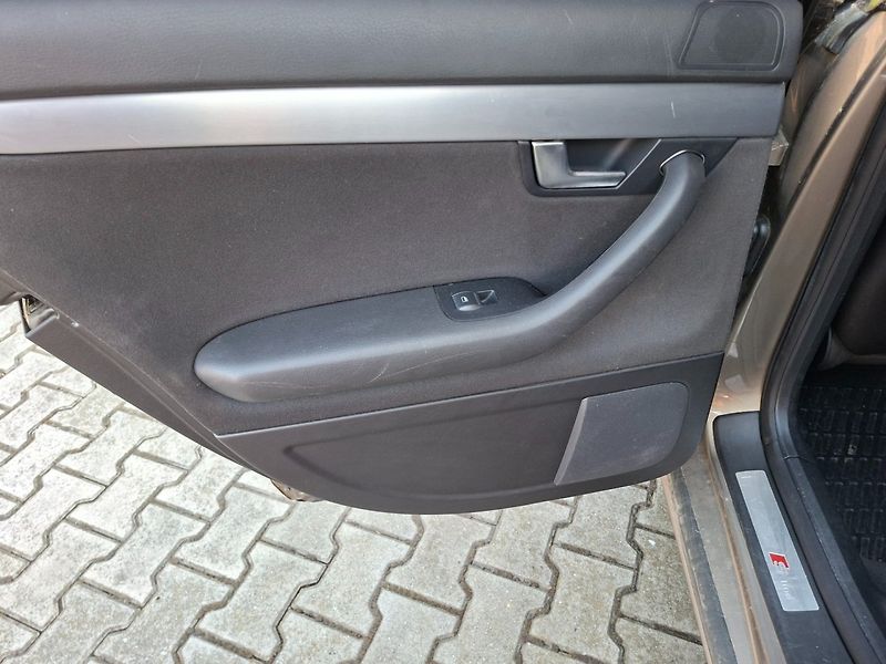 Audi A4 (2007) 2.0TDI 103kW AUT - fotka 31 z 36