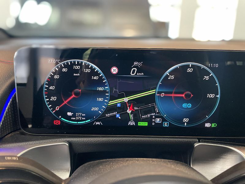 Mercedes-Benz EQB 300 4Matic - fotka 23 z 33