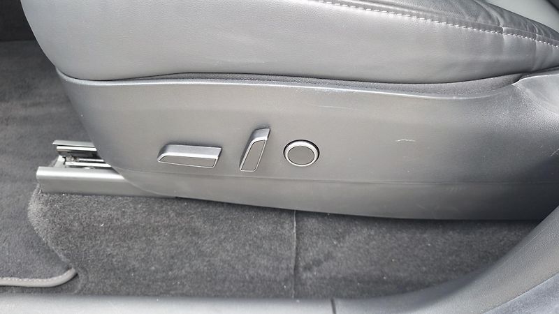 Tesla Model Y (2023) LR AWD Záruka SoH 93,2% - fotka 15 z 33