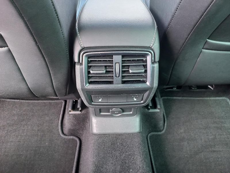 Škoda Karoq (2022) 2.0TDi 110kW 4x4 DSG ČR DPH - fotka 12 z 23