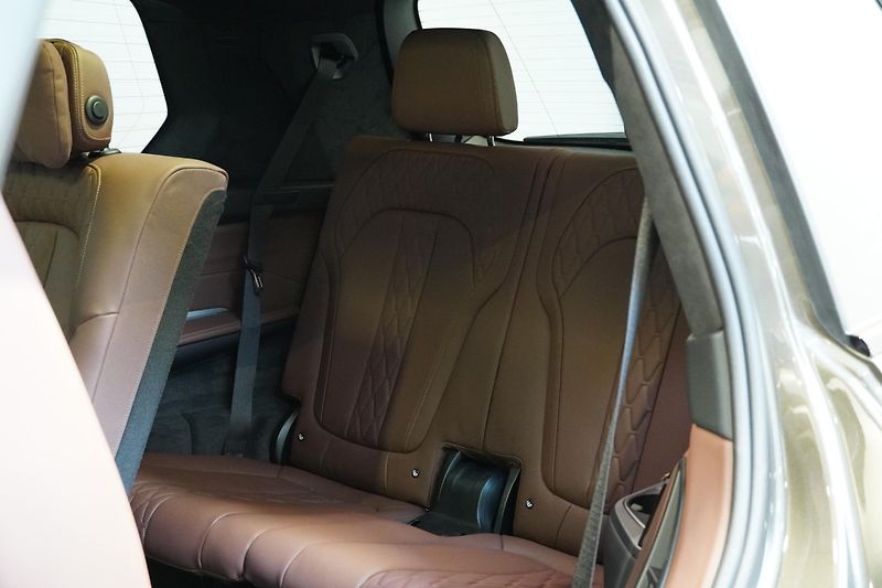 BMW X7 Xdrive40d,ČR,DPH,NZ.TOP,Tažné - fotka 25 z 45