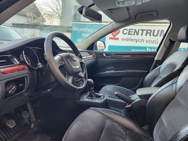 Škoda Superb 2.0-PRAV.SERVIS-TOP VÝBAVA - fotka 27 z 37