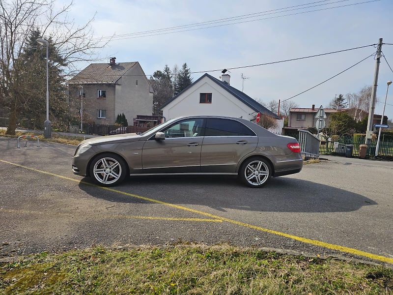 Mercedes-Benz Třídy E (2011) 350 CDi 4Matic 195kw - fotka 6 z 21