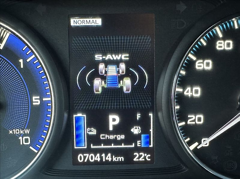 Mitsubishi Outlander 2,4 PHEV 224PS  Diamant 4x4 A/ - fotka 42 z 58