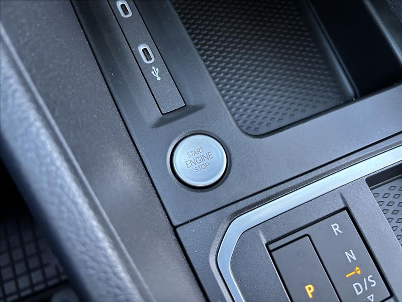 Ford Tourneo Connect 2,0 EcoBlue 90kW Titanium L2 - fotka 42 z 50
