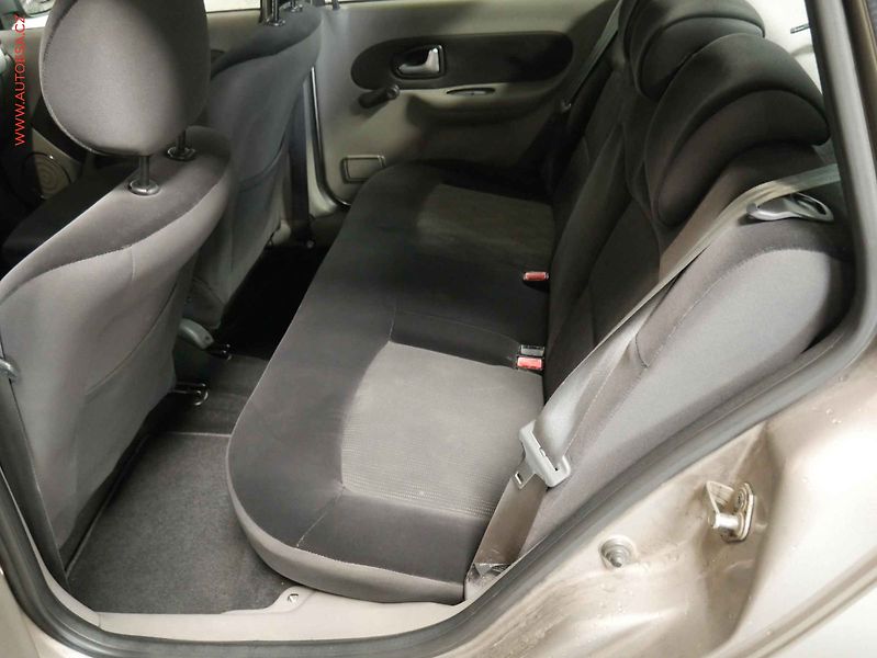 Renault Thalia (2011) 1.2 i, ČR, AC, park.asist - fotka 10 z 17