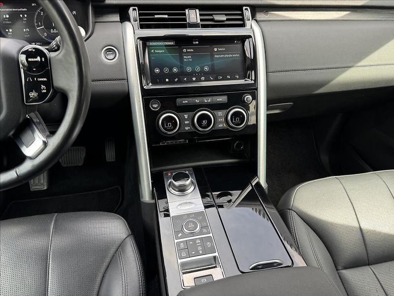 Land Rover Discovery 3,0 SDV6 HSE AWD AT DPH - fotka 18 z 35