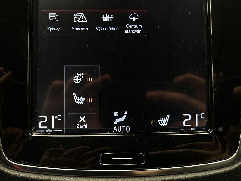 Volvo XC90 2.0 D5 4x4 Mommentum PRO - fotka 25 z 29