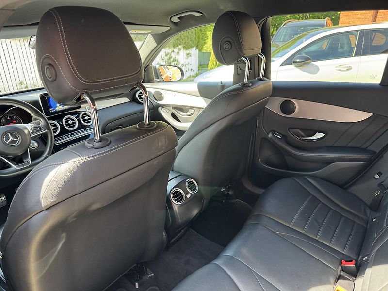 Mercedes-Benz GLC 250d-AMG-4 MATIC-R19-TAŽNÉ - fotka 25 z 31