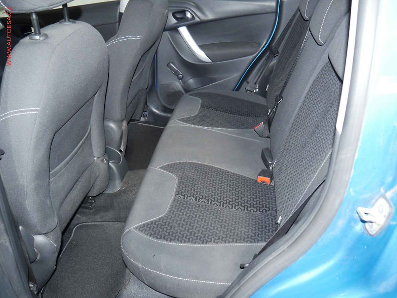 Citroën C3 (2011) 1.4i, ČR, AC - fotka 10 z 17
