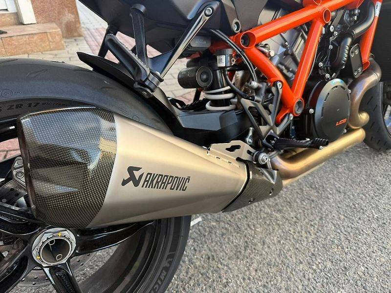 KTM (2026) 1390 Super Duke R EVO BLACK 20 - fotka 2 z 5
