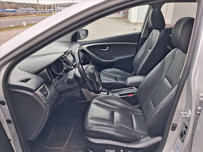 Hyundai i30 1,6 GDI AT Weekend PANORAMA - fotka 11 z 19