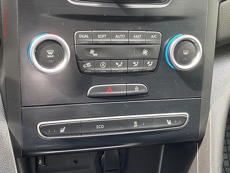 Renault Mégane (2018) 1.3 i, ČR, AC, tempo, park - fotka 14 z 16