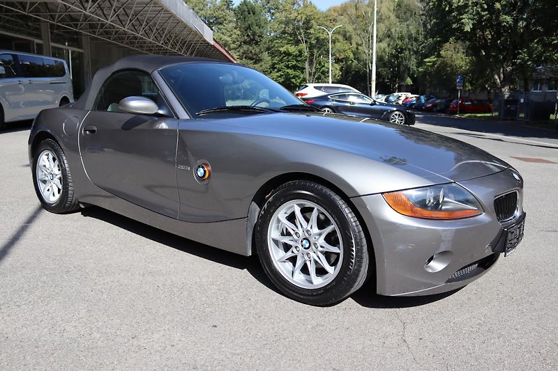 BMW Z4 Roadster 2.5i(E85)M54B25 141kW - fotka 8 z 32