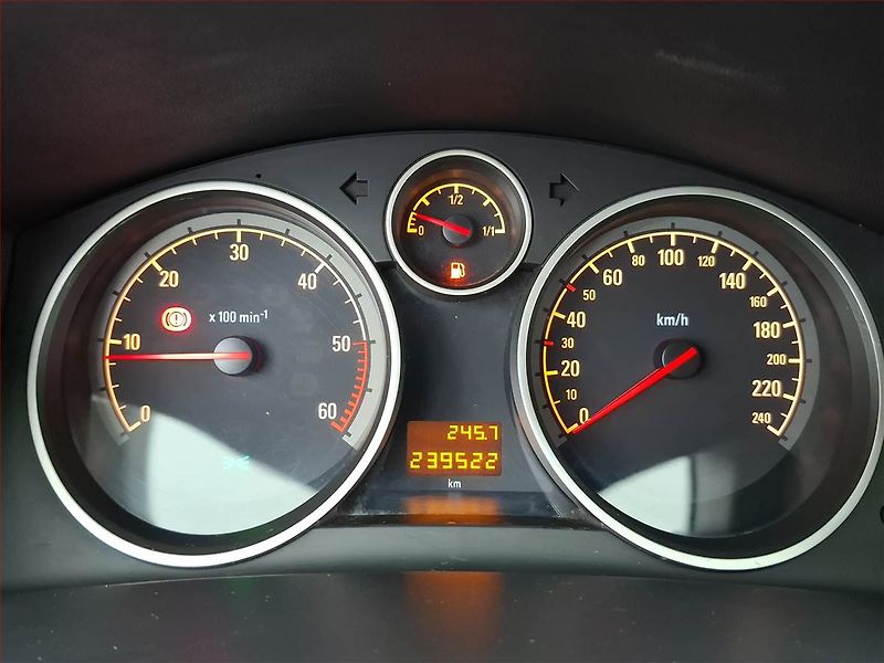 Opel Astra (2007) 1.7 CDTI, nová STK, Tažné - fotka 11 z 15