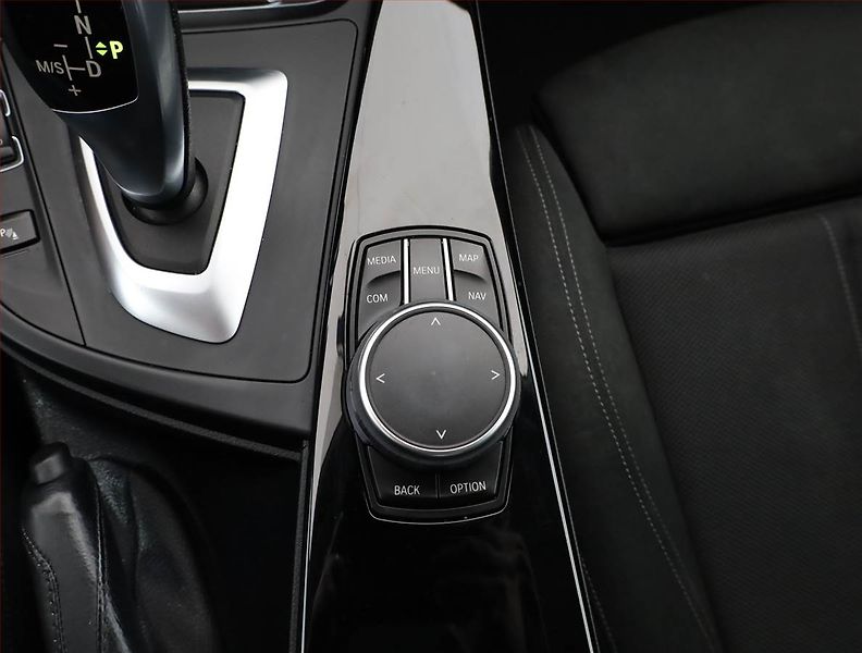 BMW Řada 3 (2018) Sport Line 320d xDrive GT - fotka 11 z 18