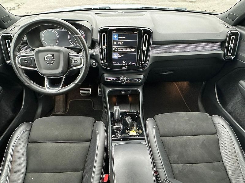Volvo XC40 B4 R-Design - fotka 7 z 15