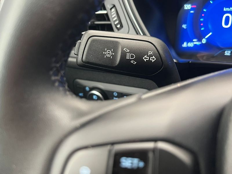 Ford Kuga 2.5 HEV 4x4 TITANIUM - fotka 12 z 78