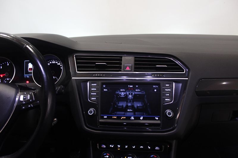 Volkswagen Tiguan (2017) 2.0TDI 110kW R-Line FULL LED - fotka 32 z 39