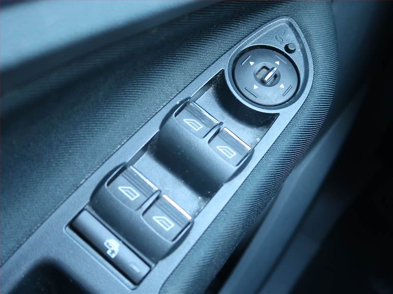 Ford Grand C-MAX (2011) Trend 2.0 TDCi, Automat - fotka 18 z 24
