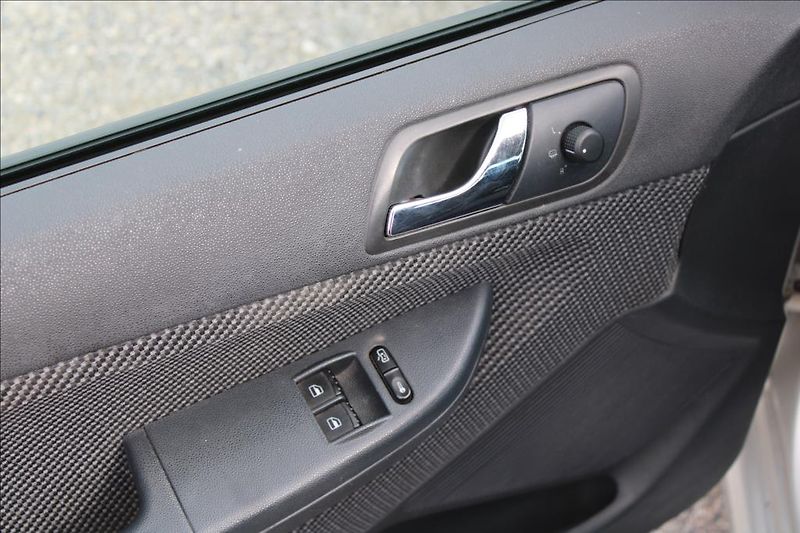 Škoda Fabia 1,4 i 16V  ROZVODY, STK 2/2028 - fotka 14 z 27