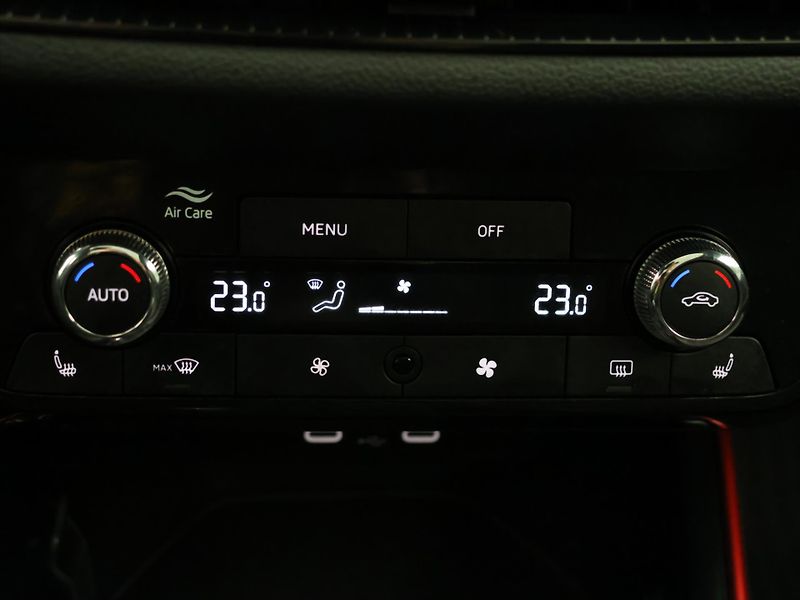 Škoda Fabia 1,0 TSI 85kW CZ Monte Carlo - fotka 25 z 36