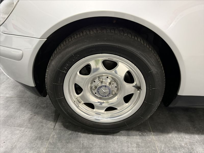 Mercedes-Benz SLK 2,0   200 15.000KM RARITA TOP - fotka 24 z 29