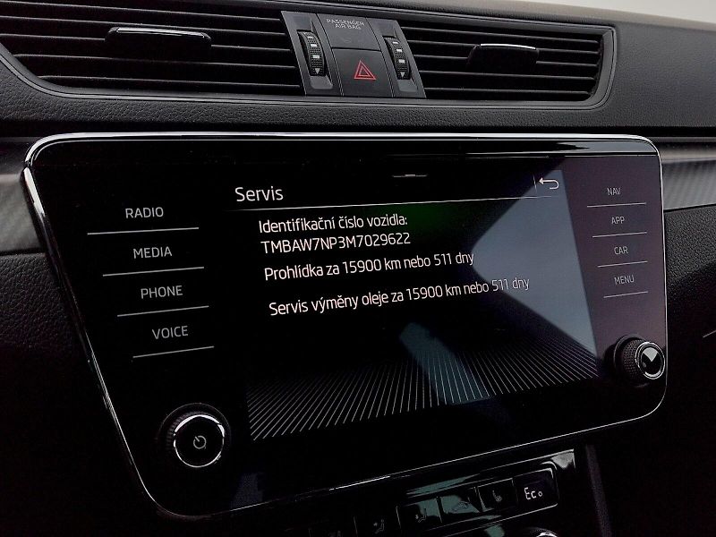 Škoda Superb (2020) iV 1,4 Tsi 150 Kw SportLine DS - fotka 10 z 37