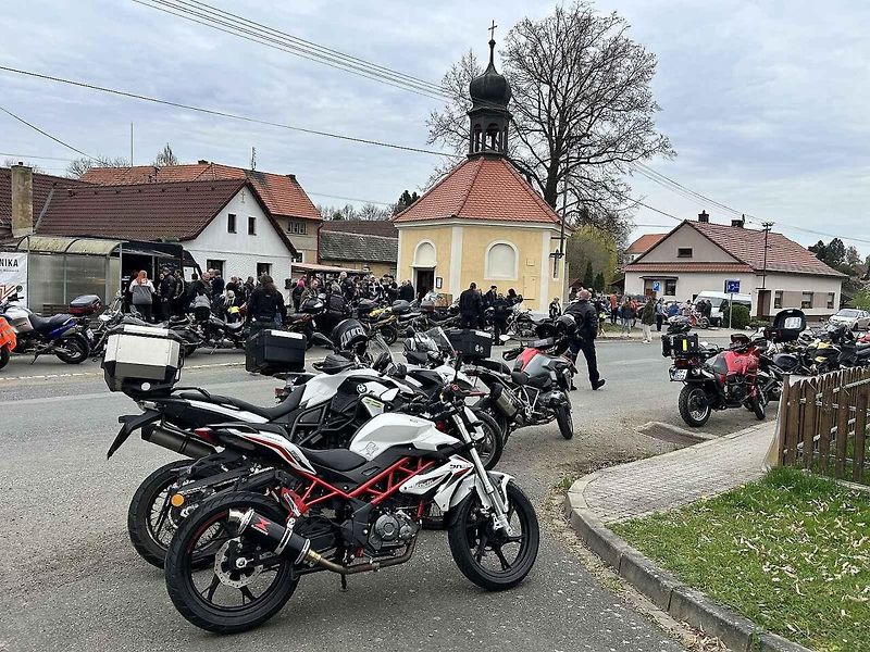 Žehnání motorek v Puclicích.