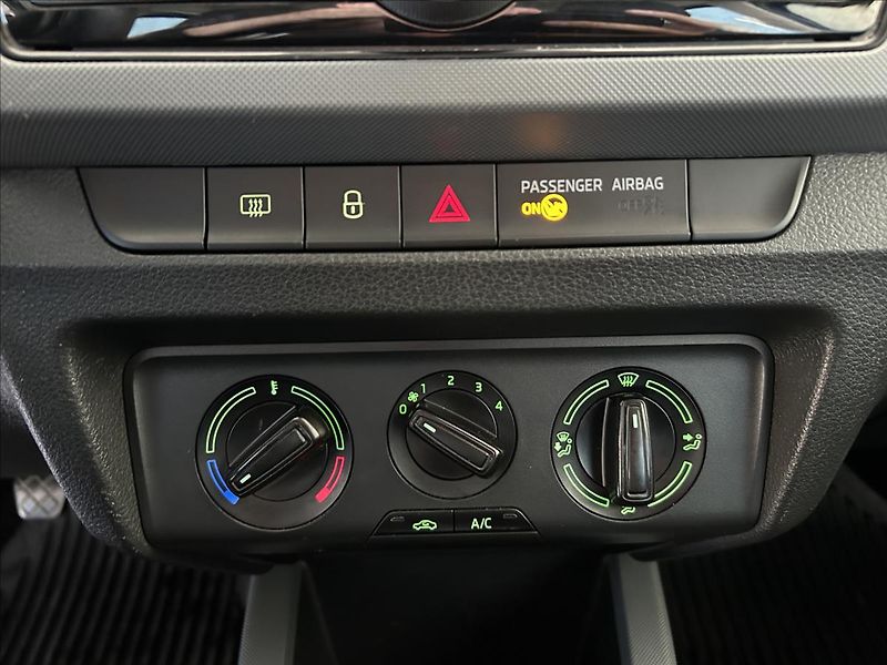 Škoda Fabia 1,0   MPI,SERVISKA,PŮVOD ČR,DP - fotka 13 z 18