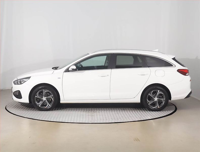 Hyundai i30 (2022) Family 1.5 T-GDI MHEV - fotka 3 z 15