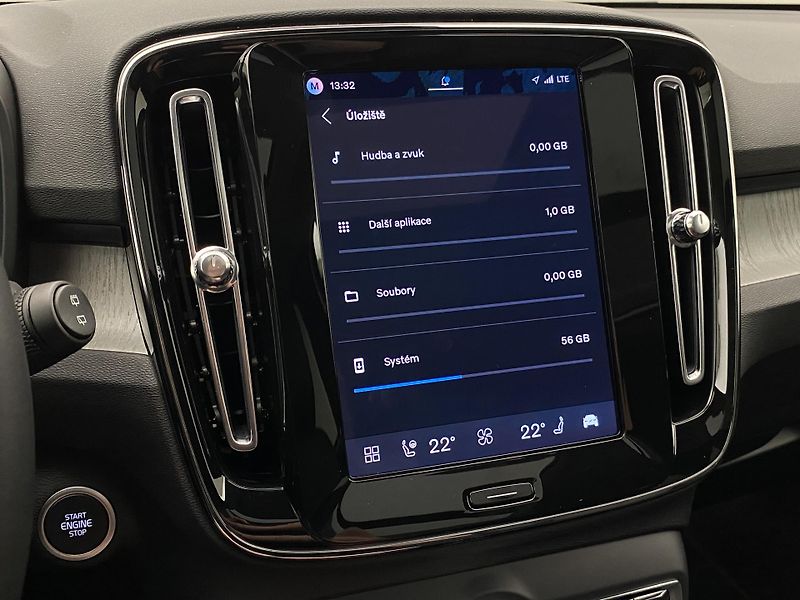 Volvo XC40 (2026) B3 AUT DARK ULTRA - fotka 62 z 66