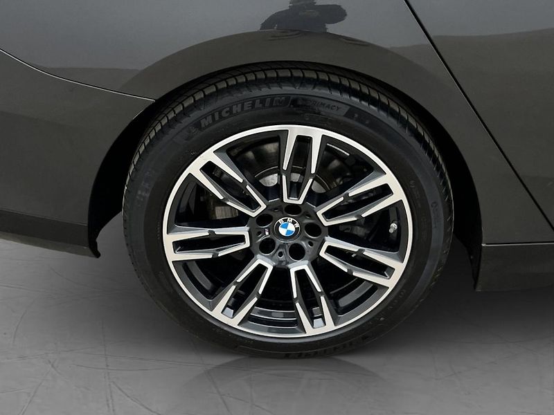 BMW Řada 5 520d AWD Touring MSport Tažné - fotka 8 z 35