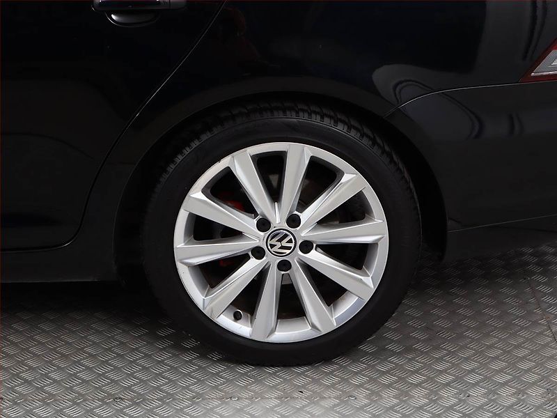 Volkswagen Golf (2011) Exclusive 1.6 TDI, Serv.kniha - fotka 12 z 18