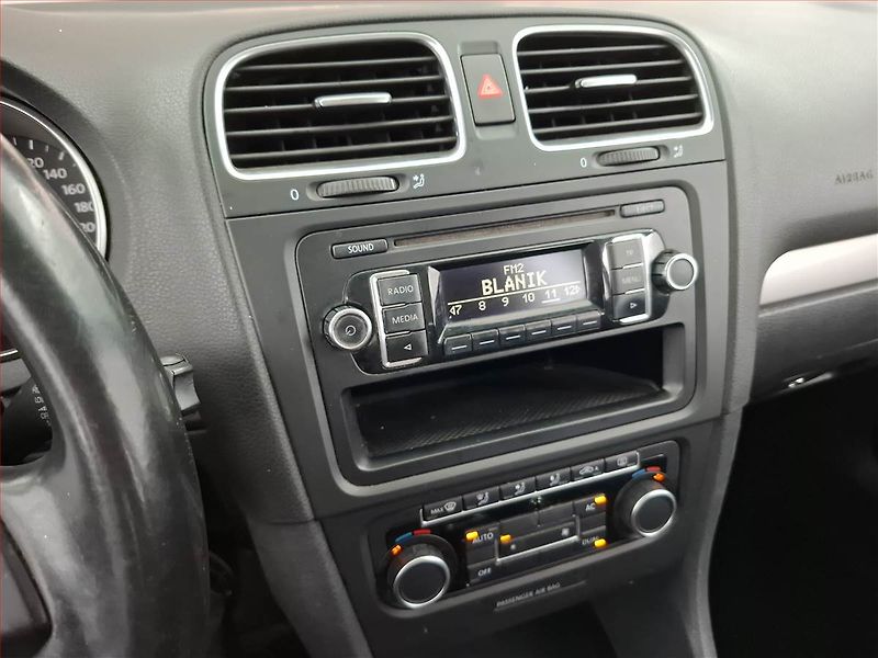Volkswagen Golf (2011) 1.4 16V, rezervace - fotka 12 z 14
