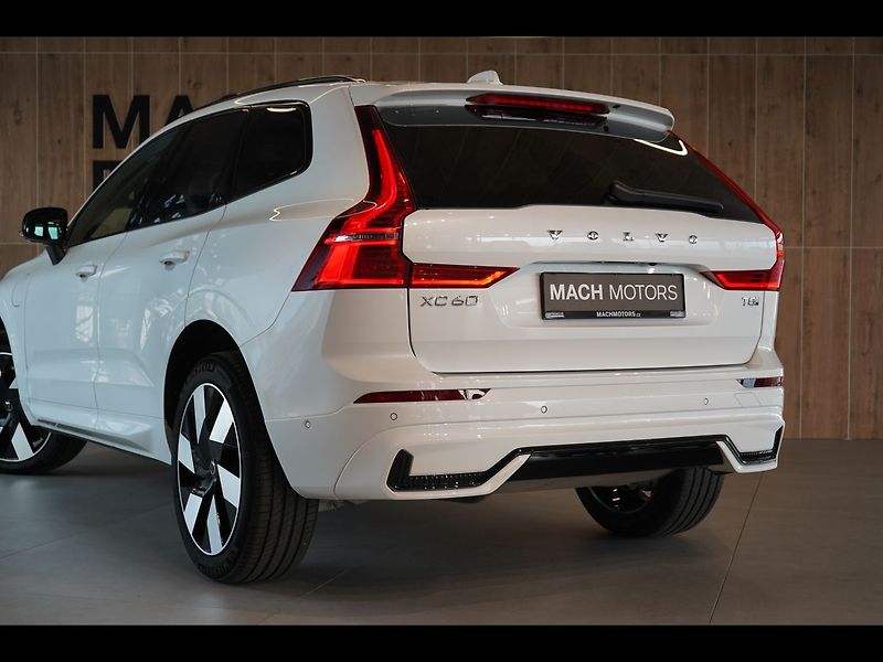 Volvo XC60 T8 PLUS Dark, Ventilace, 360° - fotka 12 z 48