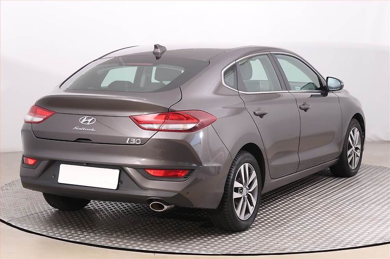 Hyundai i30 (2019) 1.4 T-GDI - fotka 5 z 17