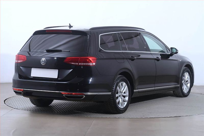 Volkswagen Passat (2017) 2.0 TDI, 4X4, Automat - fotka 5 z 25