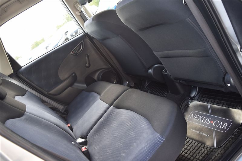 Honda Jazz 1,2 i 66KW ALU KLIMA NÍZKÉ KM - fotka 34 z 35