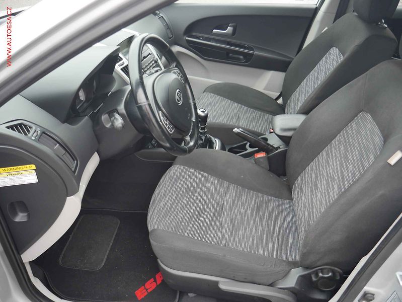 Kia Ceed (2008) 1.6CVVT, ČR, AC, TZ - fotka 9 z 21