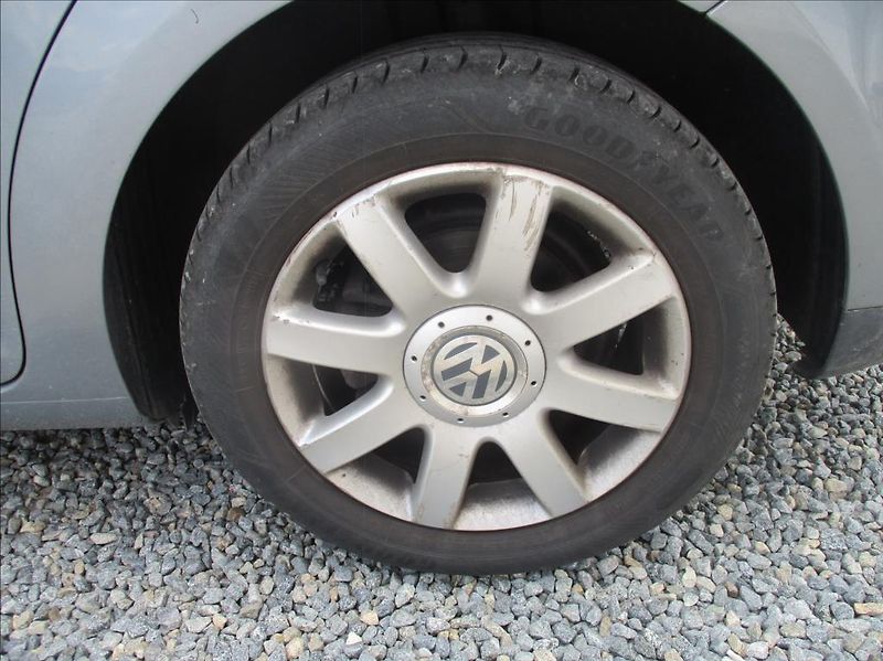 Volkswagen Touran 1,9 TDI, aut.klima,Navi,tažné, - fotka 20 z 21