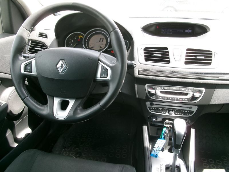 Renault Mégane (2011) 1,5dCi AUT AC BT TEMP TAŽNÉ - fotka 21 z 26
