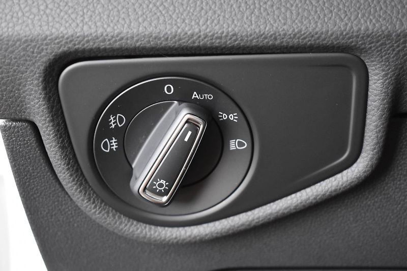 Volkswagen Touran (2022) 1.5TSI 110kW,tažné,záruka,LED - fotka 16 z 25
