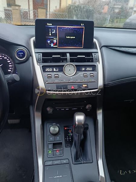 Lexus NX 300h (2019) - fotka 9 z 9
