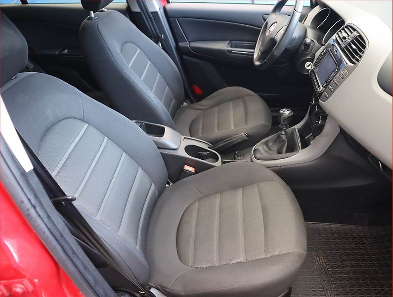 Fiat Bravo (2011) 1.6 MultiJet, nová STK - fotka 9 z 15