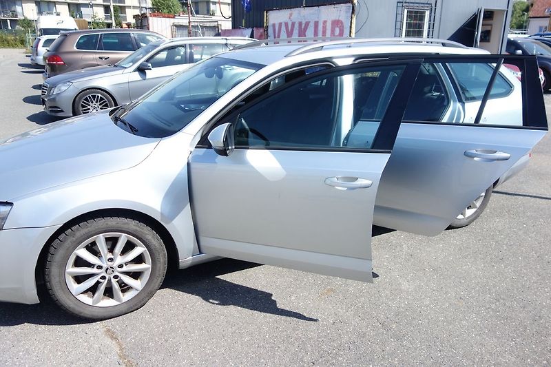 Škoda Octavia 2.0 TDI 110kW DSG - fotka 19 z 24