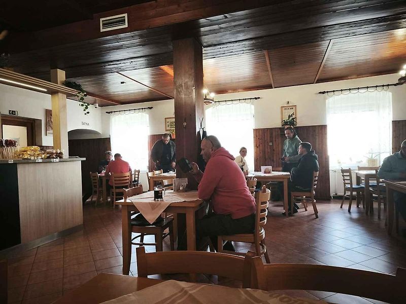 Přiznáme se bez mučení, že tvarůžky nejsou zrovna pro nás jídlem číslo jedna. I proto jsme si dali játra. A ani u nich jsme nelitovali.