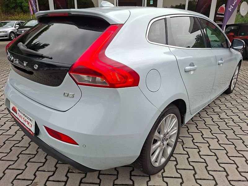 Volvo V40 (2012) 2.0D3 110kW AUT -1.MAJITEL - fotka 9 z 38